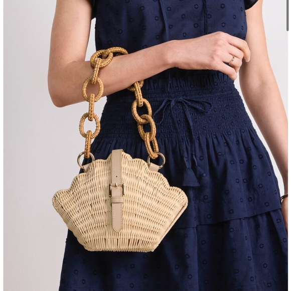 Vineyard Vines Clamshell Purse - Picture 3 of 13